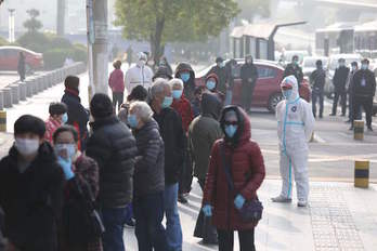 Pacientes recuperados en Wuhan. (AFP)