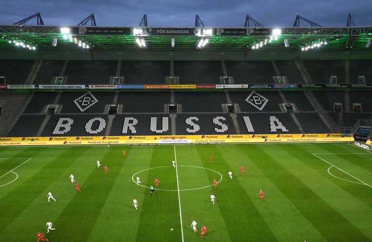 Partido entre Borussia Monchengladbach y Colonia disputado a puerta cerrada la semana pasada. (Ina FASSBENDER / AFP)