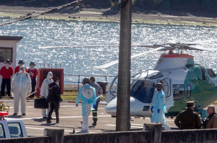 Sanitarios en Chile. (Alvaro VIDAL / AFP)