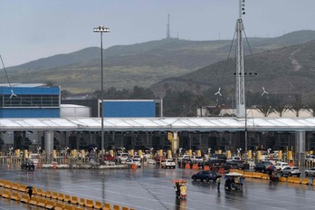 La ONU insiste en que hay que afrontar la epidemia con «solidaridad global», pero se cierran fronteras, como la de Tijuana entre México y EEUU. (Guillermo Arias | AFP) 