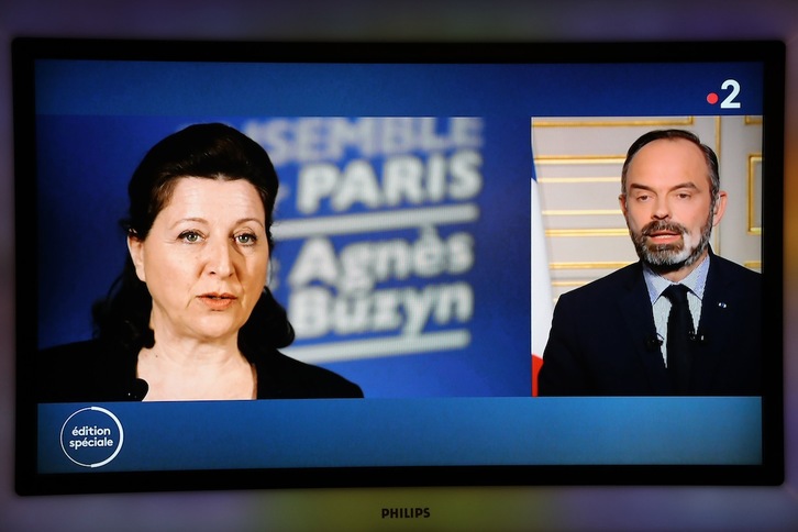 Agnès Buzyn y Philippe Edouard en una imagen captada durante una emisión del canal France 2. (Ludovic MARIN | AFP)