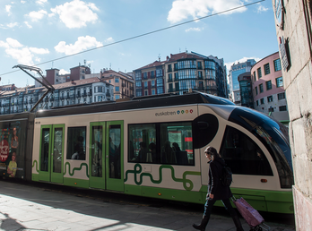 Bilboko tranvia. (Luis JAUREGIALTZO/FOKU).