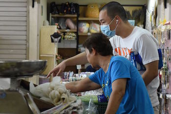 El coronavirus sigue su avance por el mundo. (Catherine LAI/AFP)