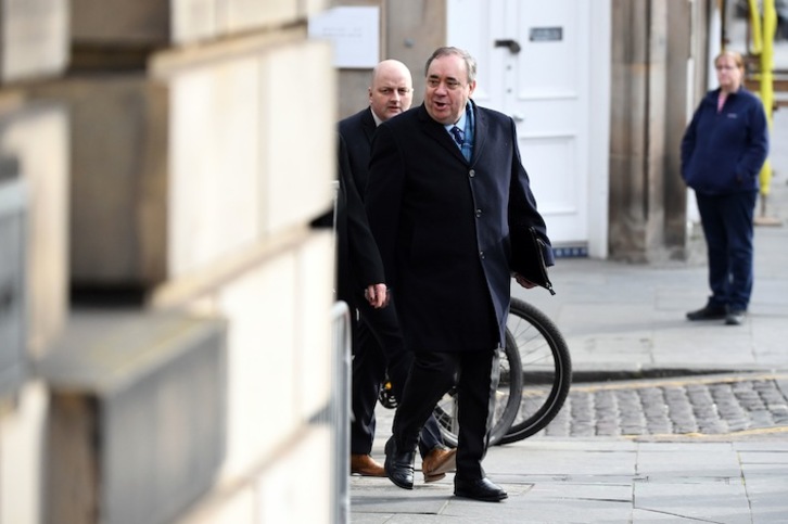 Alex Salmond, a su llegada al Tribunal Superior de Edimburgo. (Andy BUCHANAN/AFP)