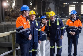 Arantza Tapia, consejera de Desarrollo Económico de la CAV, en una visita a la planta de Sidenor de Basauri. FOTO. Luis JAUREGIALTZO (FOKU)