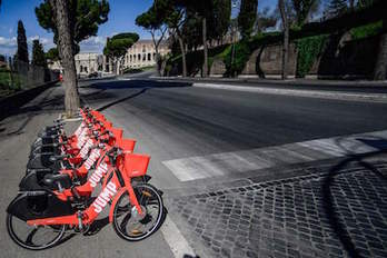 Toda Italia continúa confinada bajo la confianza de que sigan descendiendo las muertes y casos positivos. (Filippo MONTEFORTE/AFP PHOTO).