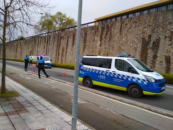 Control en Iruñea para supervisar el tránsito de vehículos. (POLICÍA MUNICIPAL DE IRUÑEA)