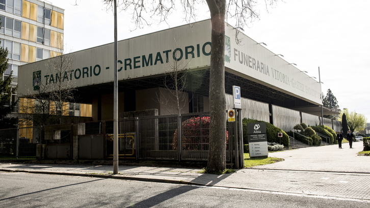 Instalaciones funerarias en Gasteiz. (Raúl BOGAJO / FOKU)