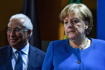 El presidente portugués, Antonio Costa, con la canciller Merkel. (John MACDOUGALL | AFP)