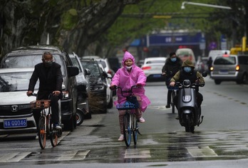 Pese a las restricciones y medidas sanitarias, en Wuhan y la provincia de Hubei se respira la inminente final de la cuarentena. (Noel CELIS / AFP PHOTO)