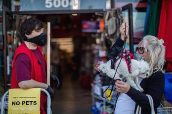 La rapidez con la que se está extendiendo el coronavirus en Estados Unidos ha aumentado exponencialmente los números mundiales.(Apu GOMES/AFP)