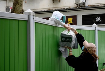 Mientras Wuhan se prepara para la normalidad la ciudad de Pingdingshan entra en cuarentena forzosa. (Noel CELIS / AFP PHOTO)