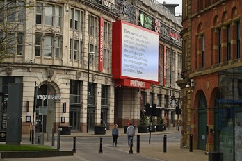 El centro de Manchester, casi totalmente desierto, en este domingo de confinamiento. (Oli SCARFF | AFP)