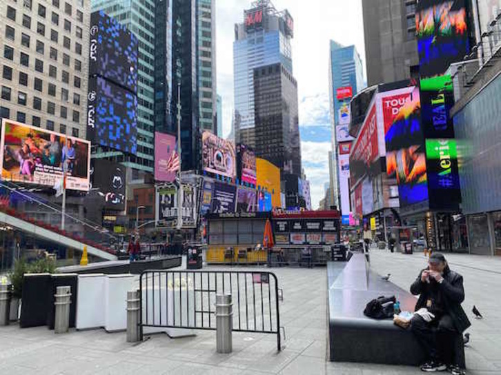 Imagen inusual de Times Square, en Nueva York. (Daniel SLIM / AFP)
