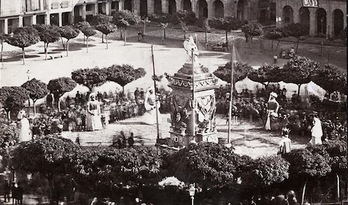 Imagen de la plaza del Castillo tomada en 1874. (ARCHIVO MUNICIPAL DE IRUÑEA)