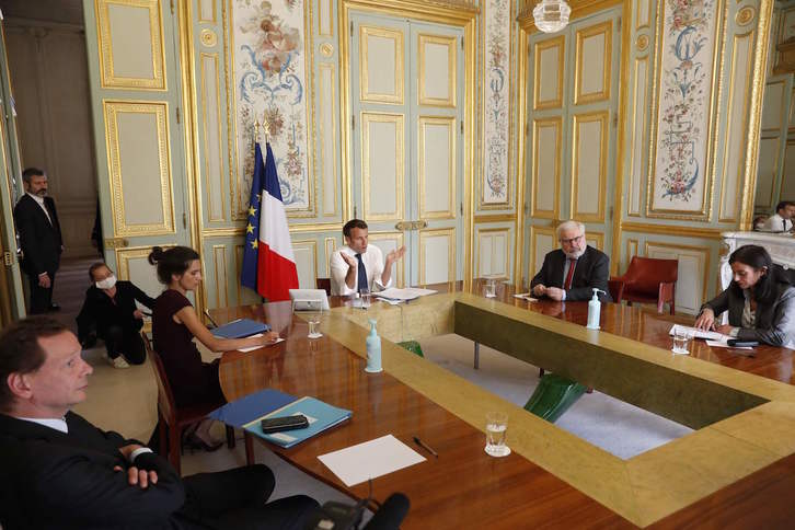 Reunión de trabajo sobre el coronavirus en el Eliseo con la presencia de Macron. (Yoan VALAT / AFP)