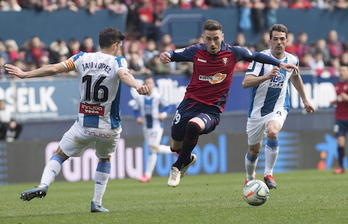 Kike Barja regresó a la titularidad frente al Espanyol, último partido liguero que se ha disputado. (Jagoba MANTEROLA/FOKU)