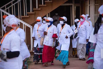 Personal sanitario en Níger. (Nicolas REMENE/AFP)