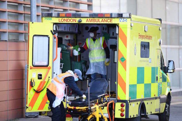 Una ambulancia en Londres. (Daniel LEAL-OLIVAS / AFP)