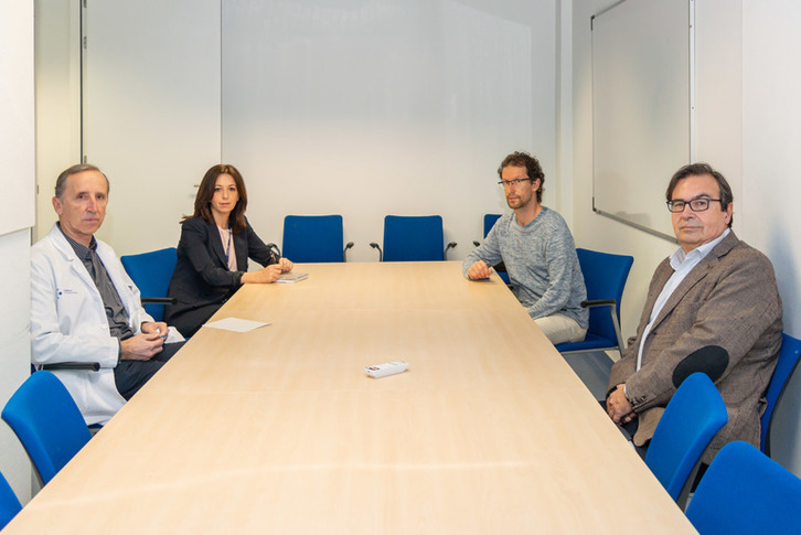 Representantes de Salud, Osakidetza y UPV/EHU, en una reunión sobre estos test. (IREKIA)