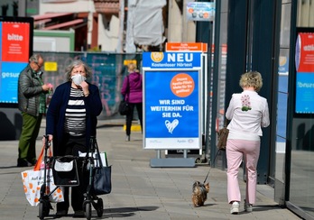 Una calle de la zona comercial de Leipzig, en el este de Alemania, este lunes, 20 de abril. (Tobias SCHWARZ | AFP)