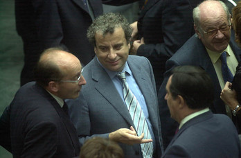 José María Calleja, junto a Juan Cruz Alli en un acto en Nafarroa en los 90. (Jagoba MANTEROLA)