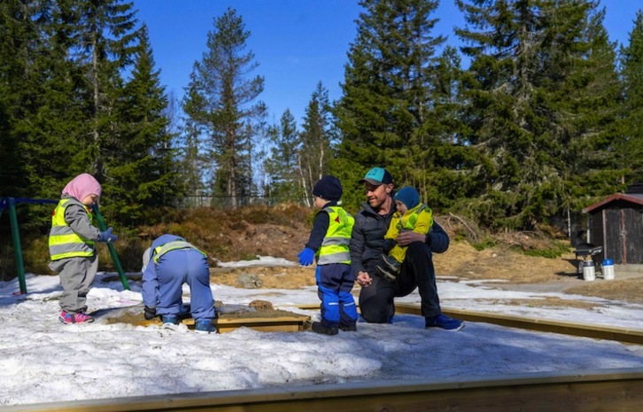 Reapertura de un jardín de infancia en Oslo, Noruega, un país en el que no ha habido confinamiento estricto. (Thomas BRUN / AFP PHOTO)