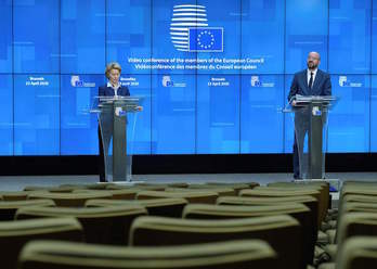 Von der Leyen y Michel, ante una sala de prensa vacía. (Olivier HOSLET | AFP)