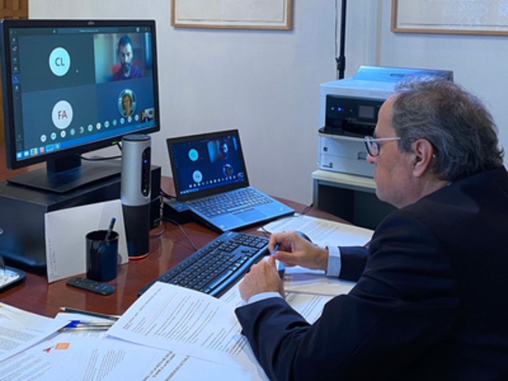 Quim Torra atiende a una videoconferencia (GOVERN.CAT)