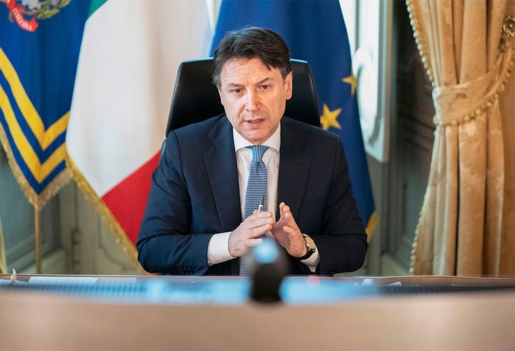 El primer ministro italiano Giuseppe Conte anunciará en breve los pormenores de su plan de desconfinamiento, previsto a partir del 4 de mayo. (AFP PHOTO)