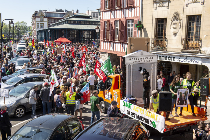 Manifestazio koloretsua egin zuten iaz Baionan Maiatzaren Lehenean. (Guillaume FAUVEAU)