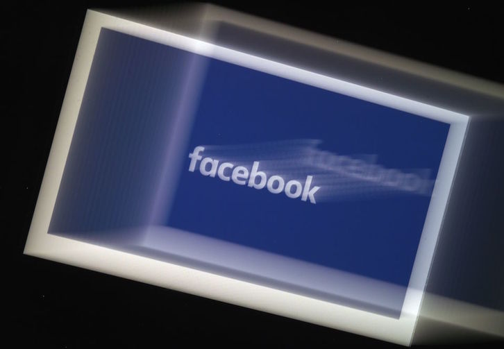 Facebook logo. (OLIVIER DOULIERY / AFP)