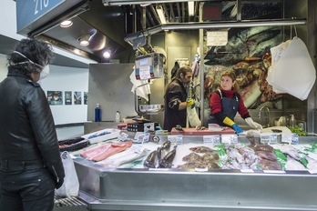 Pescadería en el Mercado de la Ribera de Bilbo. (Marisol RAMIREZ/FOKU)