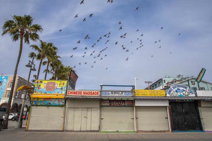 Comercios cerrados en Venice, California. (Apu GOMES/AFP)