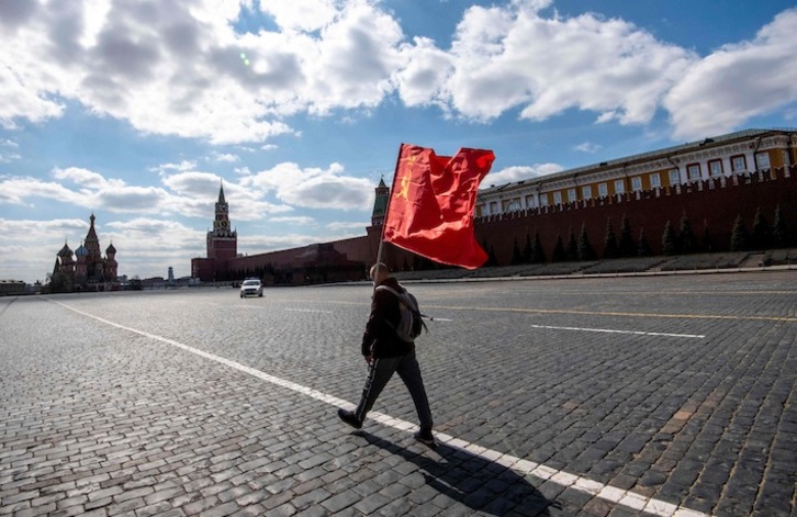 La festividad del Primero de Mayo ha quedado totalmente diluida a causa del COVID-19 en Rusia. (Yuri KADOBNOV / AFP PHOTO)