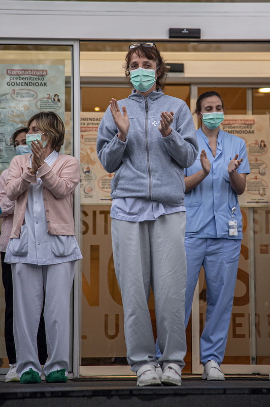 Sanitarias de Osakidetza agradecen el apoyo social. (Jon URBE | FOKU)