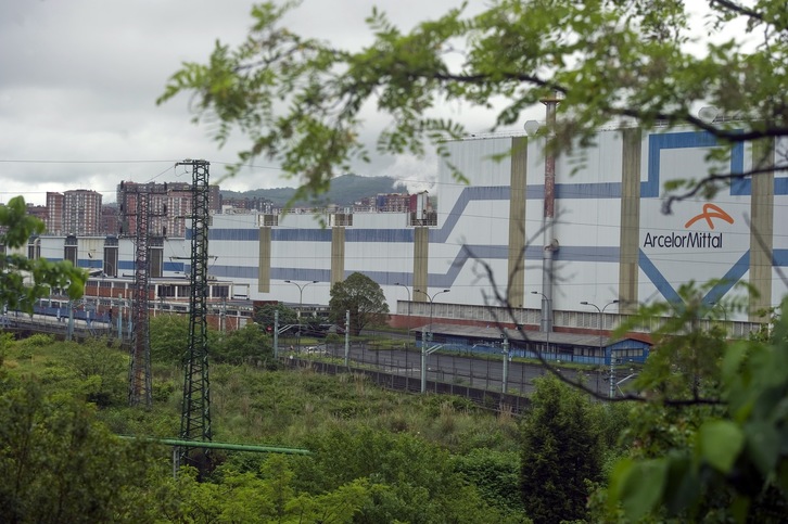 Planta de Arcelor Mittal en Etxebarri. (Luis JAUREGIALTZO/FOKU)