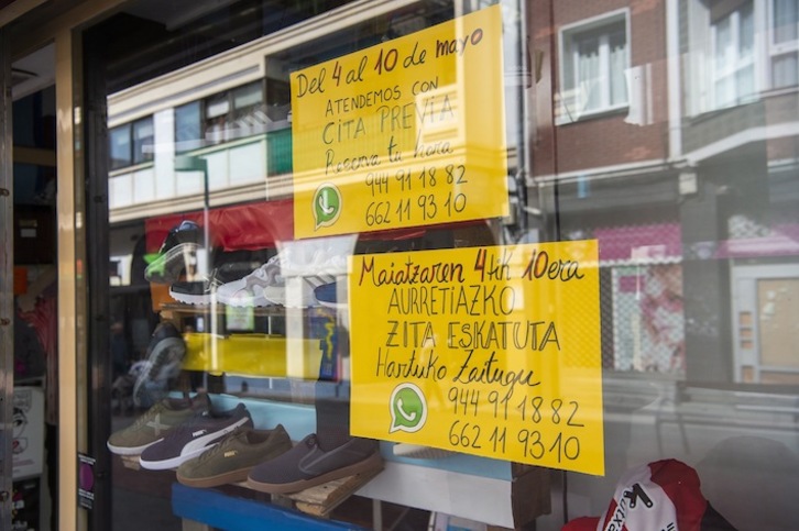 Un comercio de Getxo. (Luis JAUREGIALTZO/FOKU)