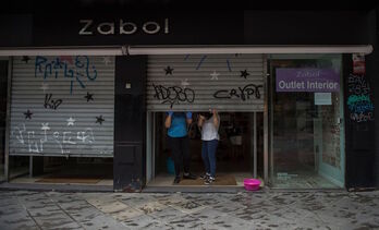 Apertura de un comercio en Sevilla. (CRISTINA QUICLER / AFP) 