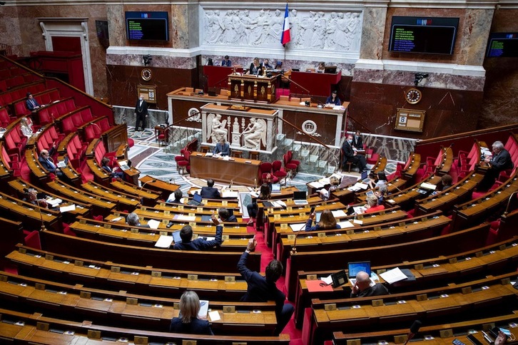 Votación, el viernes, en la Asamblea francesa de la ampliación del confinamiento. (Thomas SAMSON | AFP)