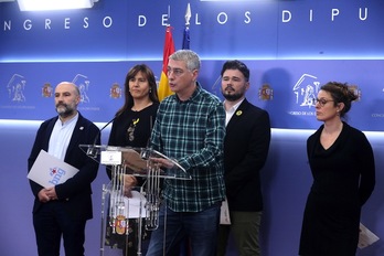 Imagen de archivo de los representantes de algunas fuerzas firmantes del manifiesto por los presos. (J. DANAE/FOKU)