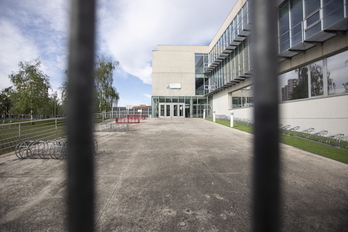 Instituto Mendebaldea, en Gasteiz. (Endika PORTILLO/FOKU)