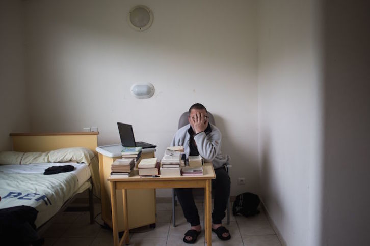 Paciente en un hospital siquiátrico de Bondy. (Loic VENANCE/AFP)