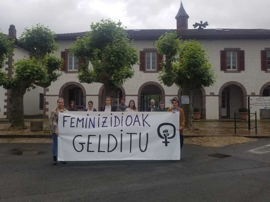 Feminizidioen kontra, Baigorrin antolatutako elkarretaratzea iruditan. ©Kolektibo feminista