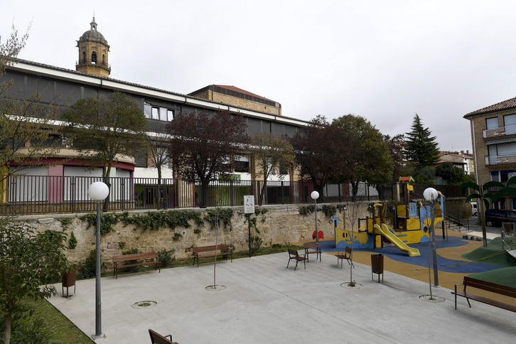 Escuela pública de Bastida cerrada a causa del Covid-19. (Raul Bogajo/FOKU)