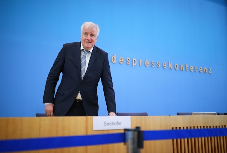 El ministro del Interior, Horst Seehofer, ha anunciado la reducción de controles fronterizos. (Hannibal HANSCHKE/AFP)