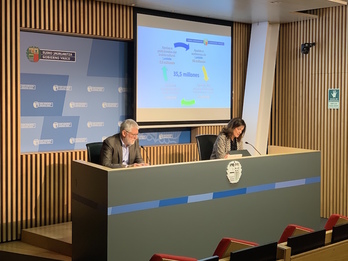 El director de Lanbide, Borja Belandia, y la consejera Beatriz Artolazabal. (IREKIA.EUS)