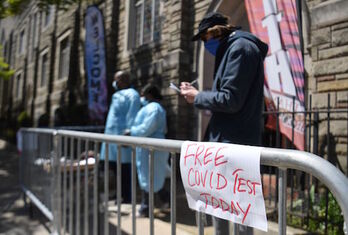 Pruebas de Covid-19 gratuitas en Nueva York. (Angela WEISS / AFP)