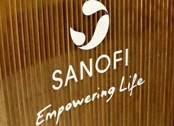 Logo de la multinacional Sanofi en Gentilly. (Eric PIERMONT/AFP)