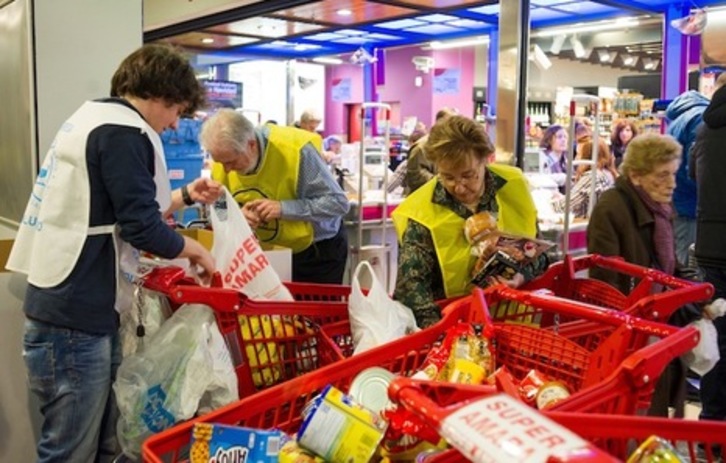 El Bando de Alimentos de Nafarroa pide donativos ya que no se puede realizar la Gran Recogida prevista en mayo. (Juan Carlos RUIZ/FOKU)